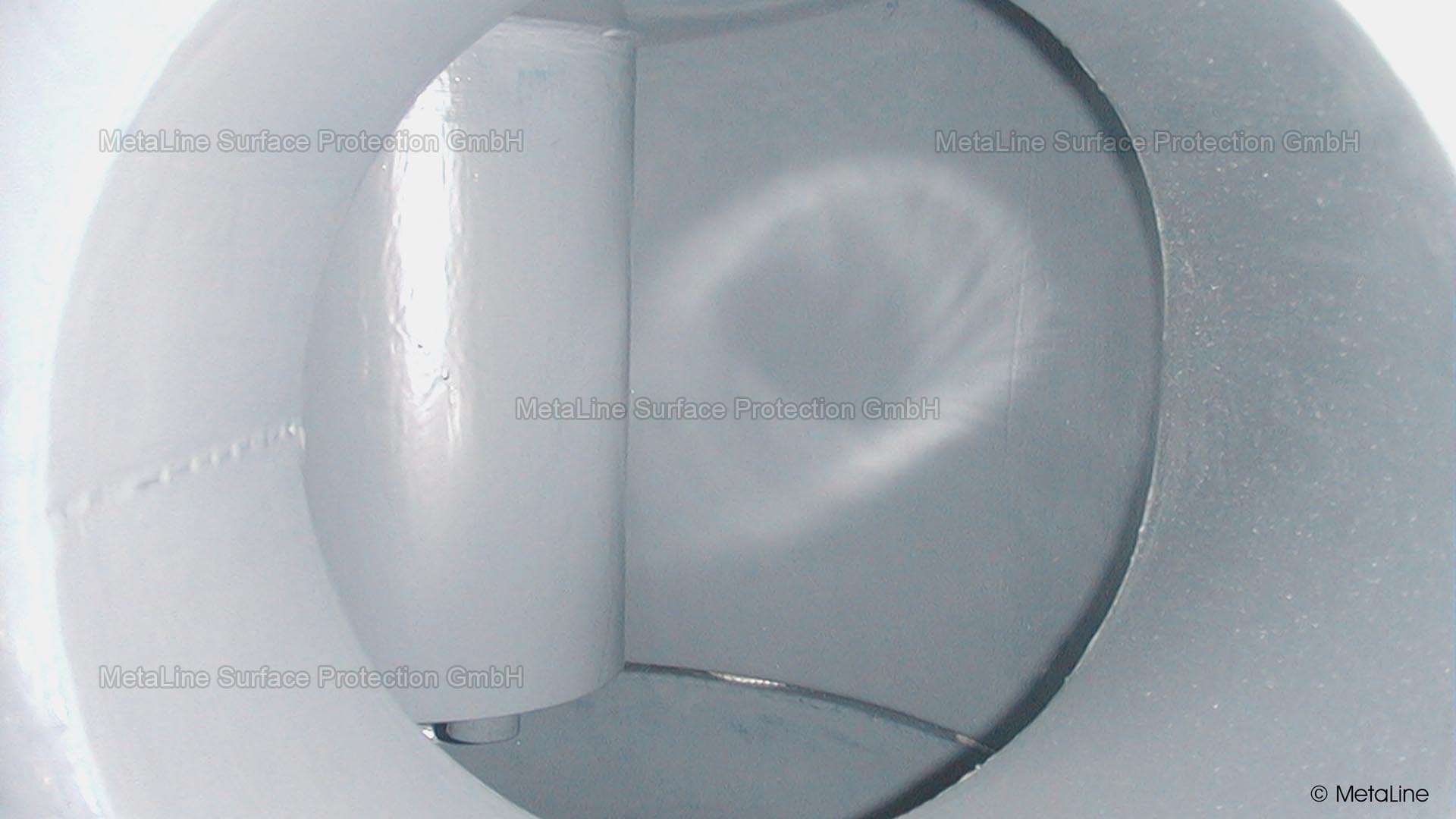 Cyclone repair - due to the geometry, various components can only be treated effectively using a spray process. Where the hand and arm no longer fit, liquid coating is the last - but definitely not the worst - solution!