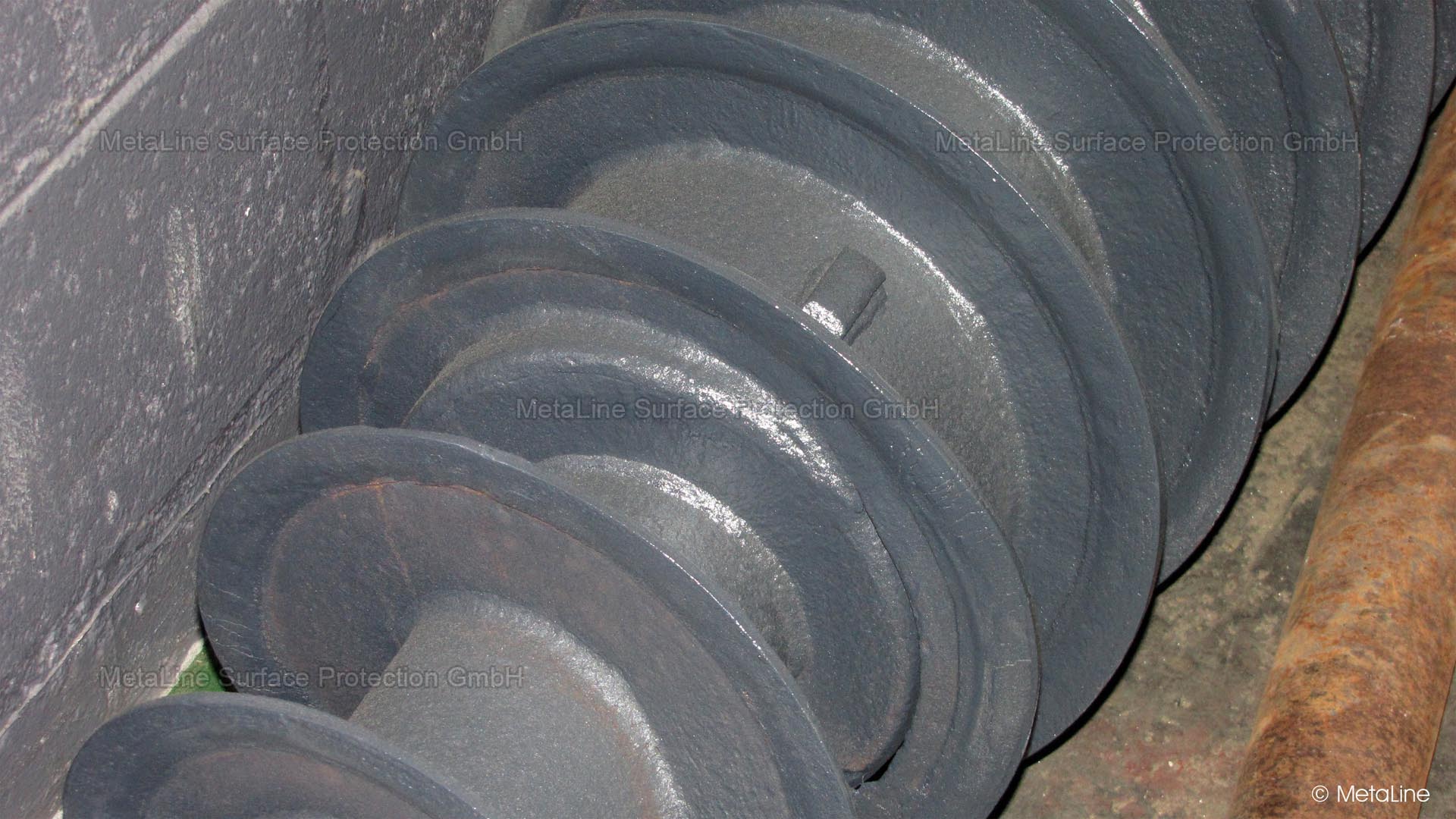 Revêtement de protection pour centrifugeuse - la céramique de réparation MetaLine KXL applicable au pinceau protège et conserve la structure métallique et prolonge la durée de vie des installations en cas d'effets fortement corrosifs. Elle réduit également les adhérences sur les centrifugeuses