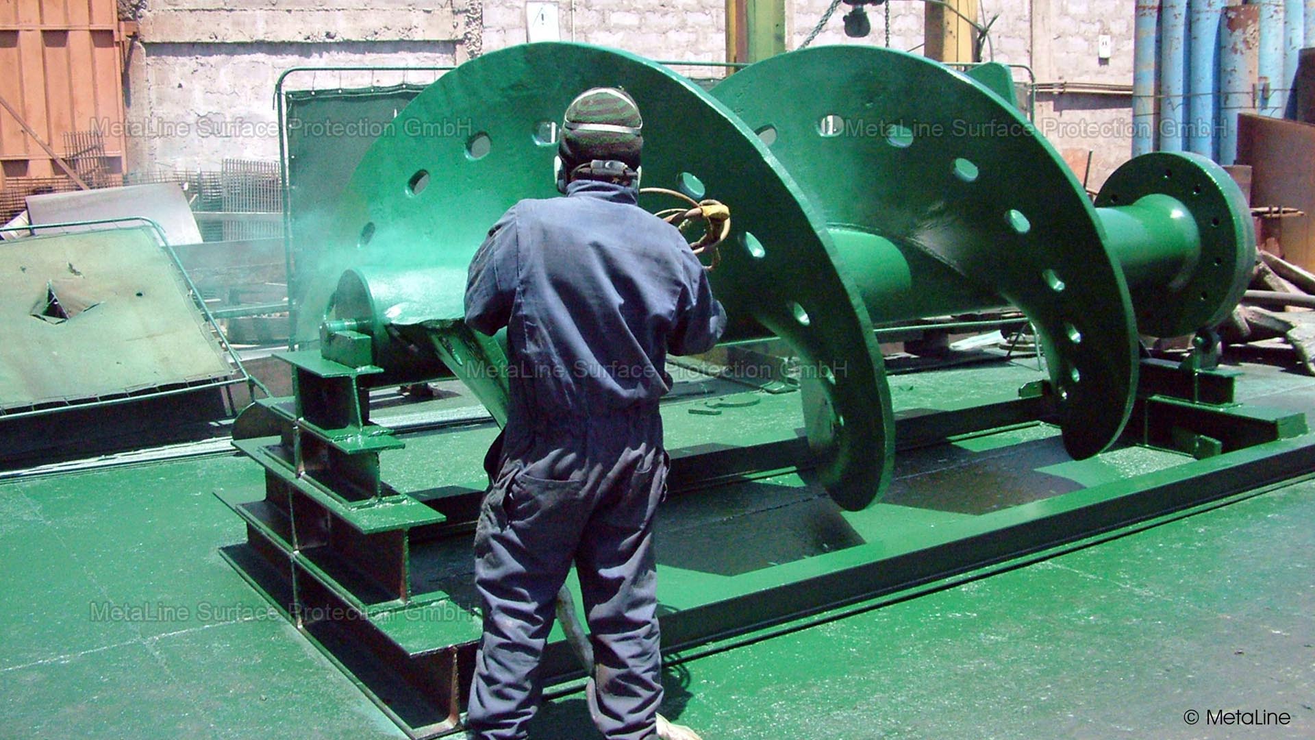 Blindage d'escargot - la taille est illimitée ! Vers le bas comme vers le haut. Une caractéristique typique des revêtements MetaLine. Pour chaque taille l'outil adapté. Et pourtant il reste aussi des critiques. Le client n'a pas réalisé le rayon nécessaire sur le bord de la vis. Cela se vengera tôt ou tard . . .