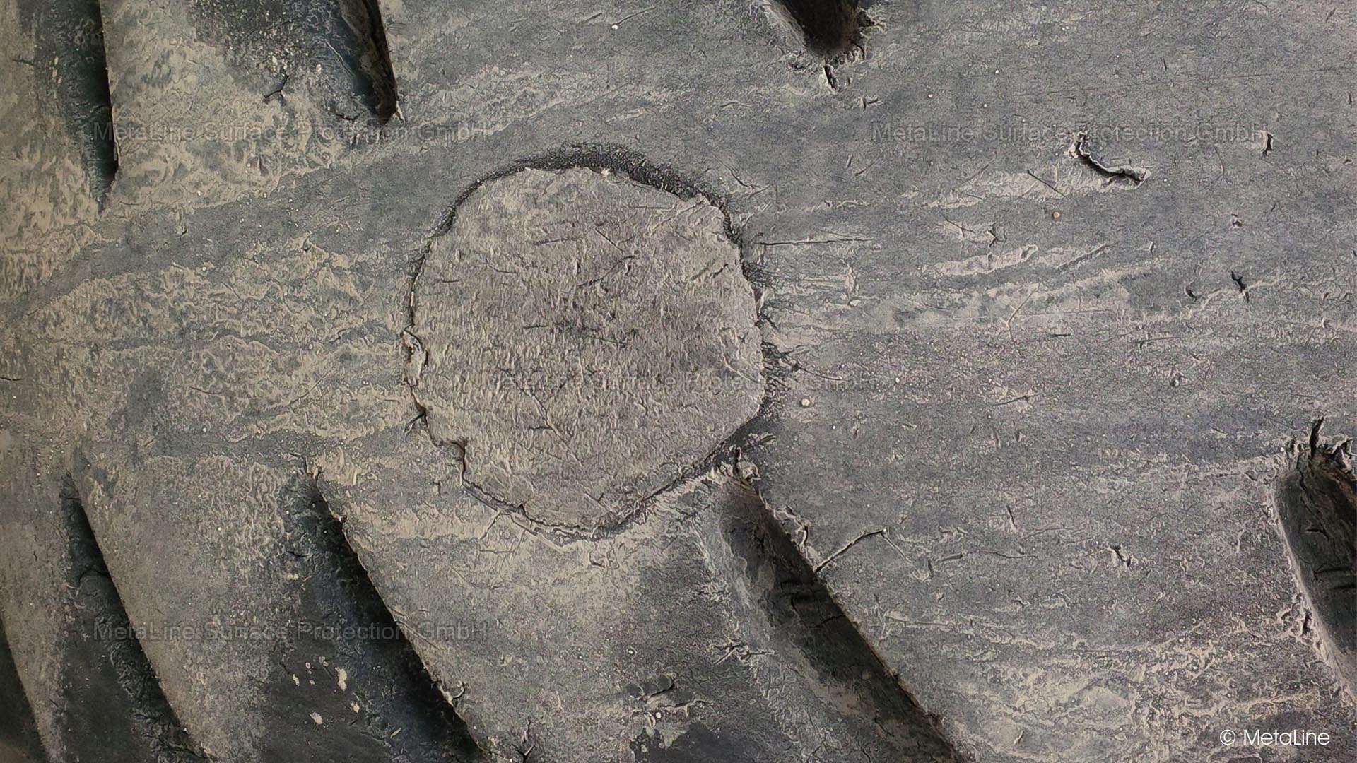 Tire repair. Would you like to seal a truck tire? NO, not with us! MetaLine technology is limited to solid rubber tires that are used outside of legally regulated road traffic. For good reason - because safety is our top priority and you cannot look inside the tire during the repair!