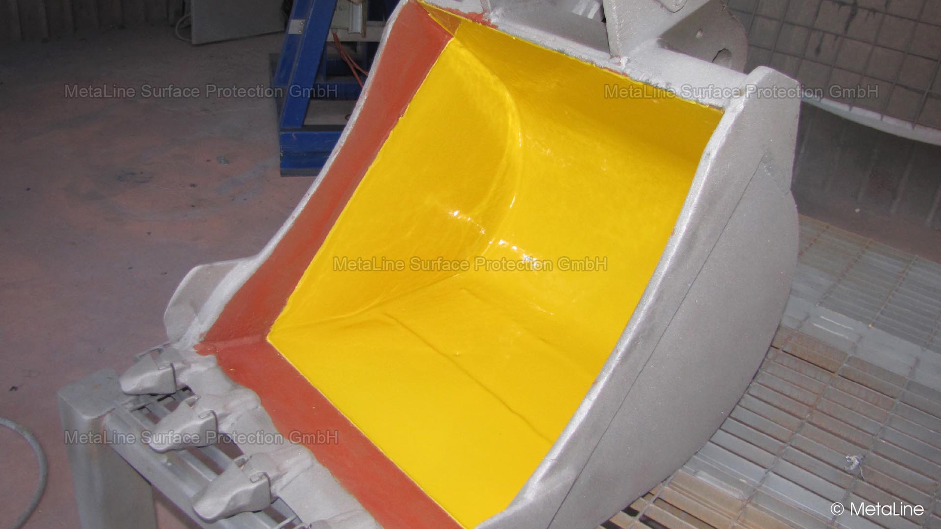 Excavator bucket coating - MetaLine 795 can be repaired and recoated at any time. But this should not happen if a non-stick coated excavator bucket is used correctly
