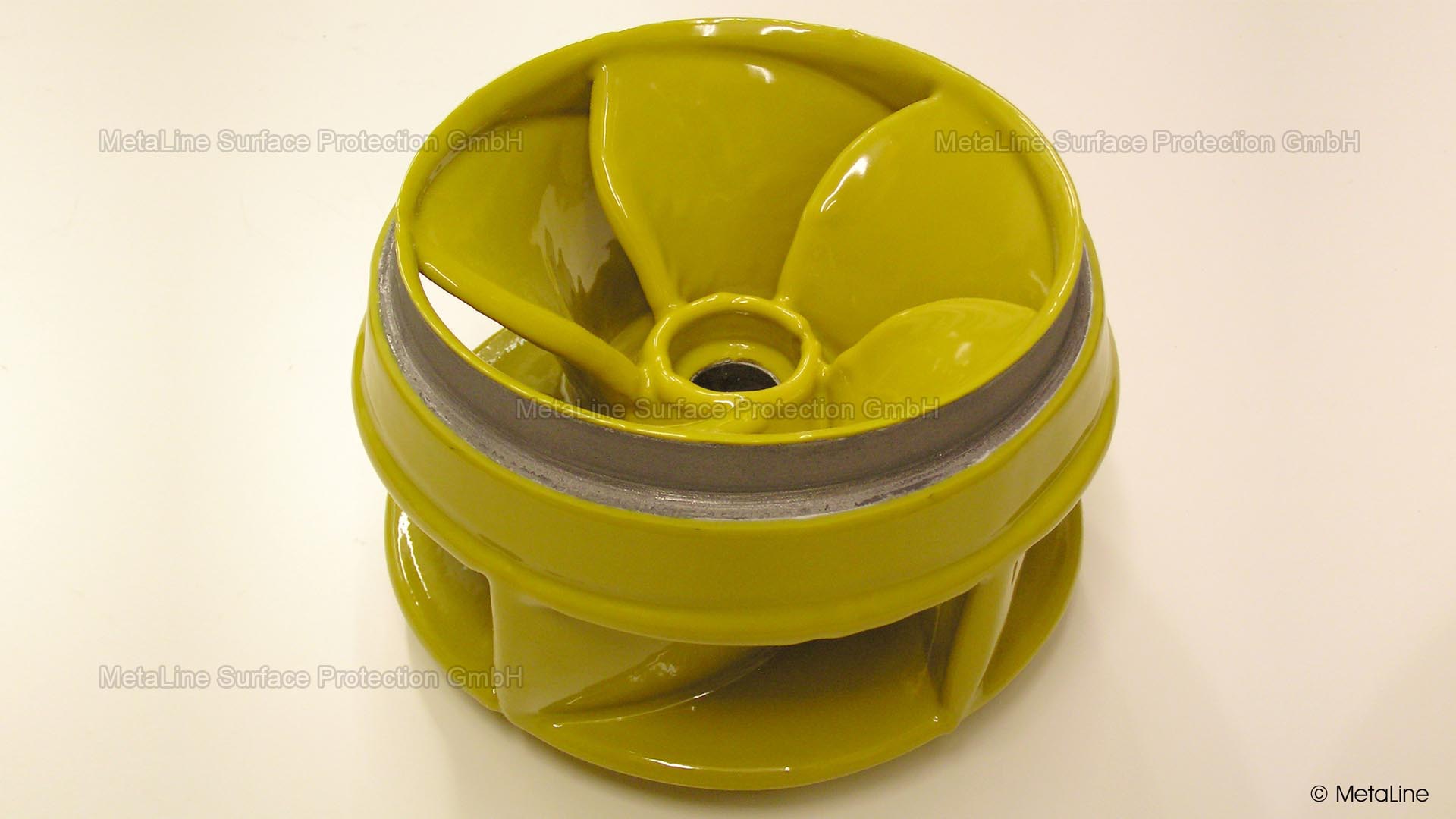 Recubrimiento de impulsores: las geometrías de los impulsores nos plantean a los recubridores retos importantes casi a diario. Como aquí para un revestimiento elastomérico de 2 mm para una bomba estándar de la marca danesa Grundfos™