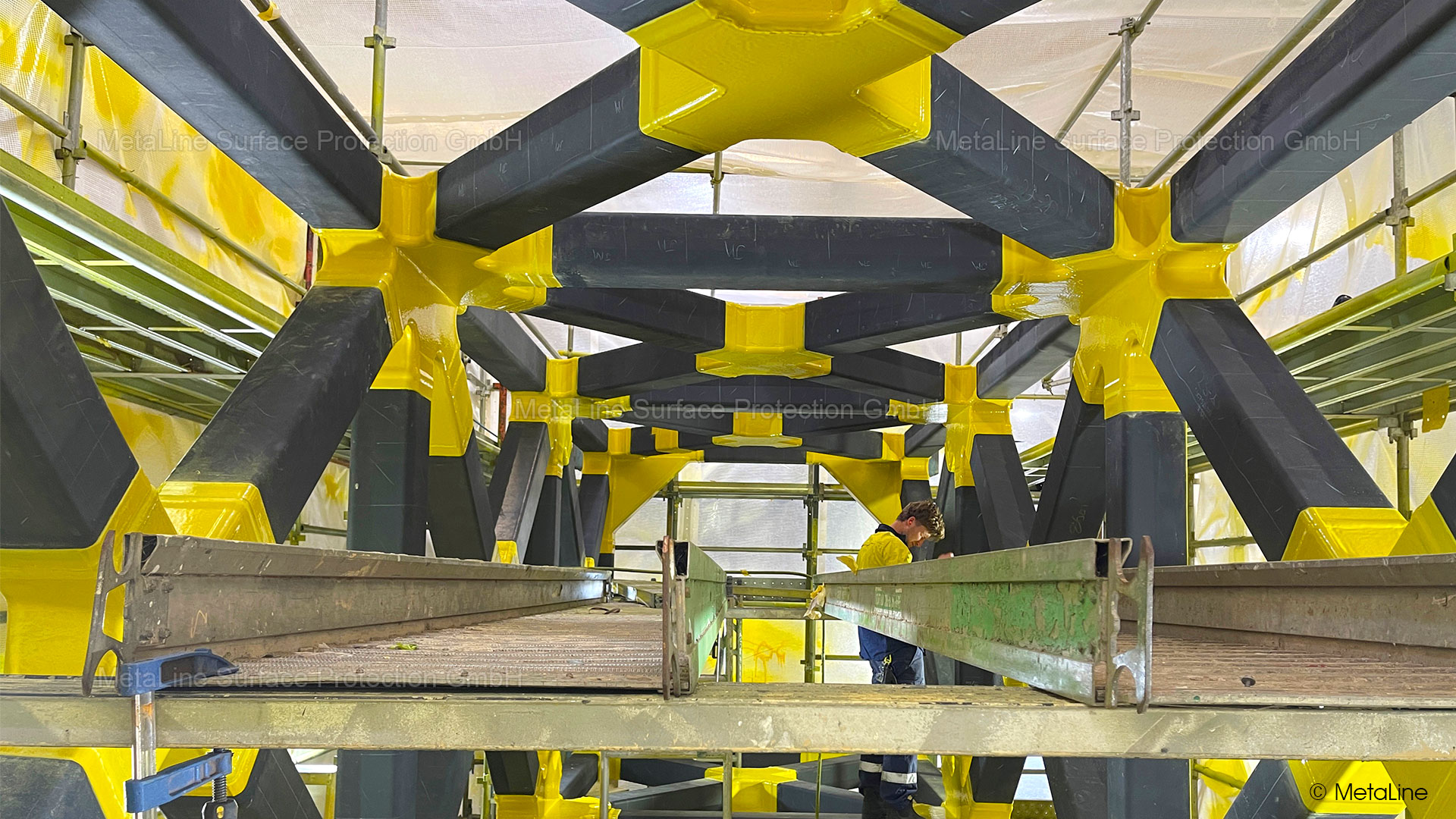 Rubber coating - MetaLine 785 for subsequent sealing and waterproofing of this natural rubber lining in a flue gas desulphurization system. A synthetic MetaLine polymer rubber coating is seamless, absolutely tension-free and has a significantly lower weight per unit area.