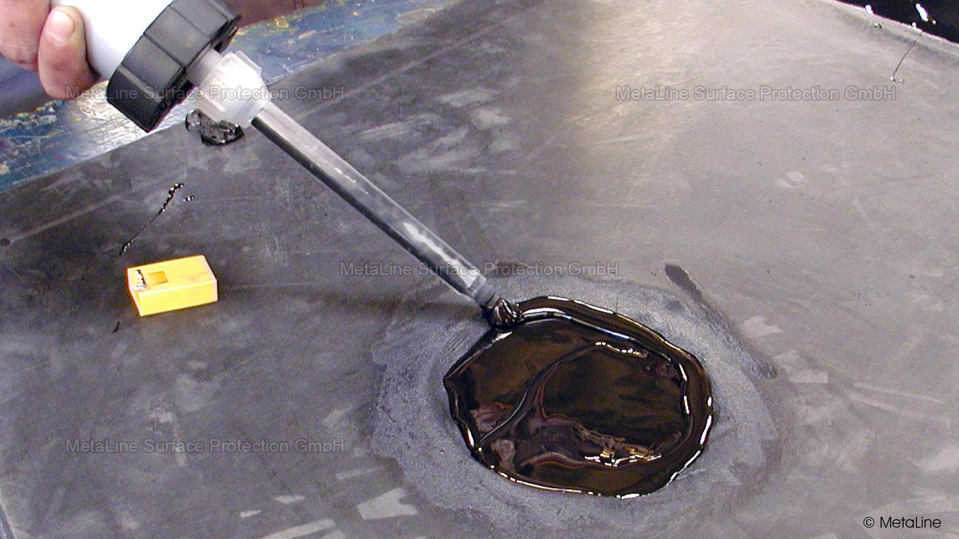 Conveyor belt repair - the MetaLine 680 in its cartridge packaging is a quick and professional tool for repairing partial rubber damage