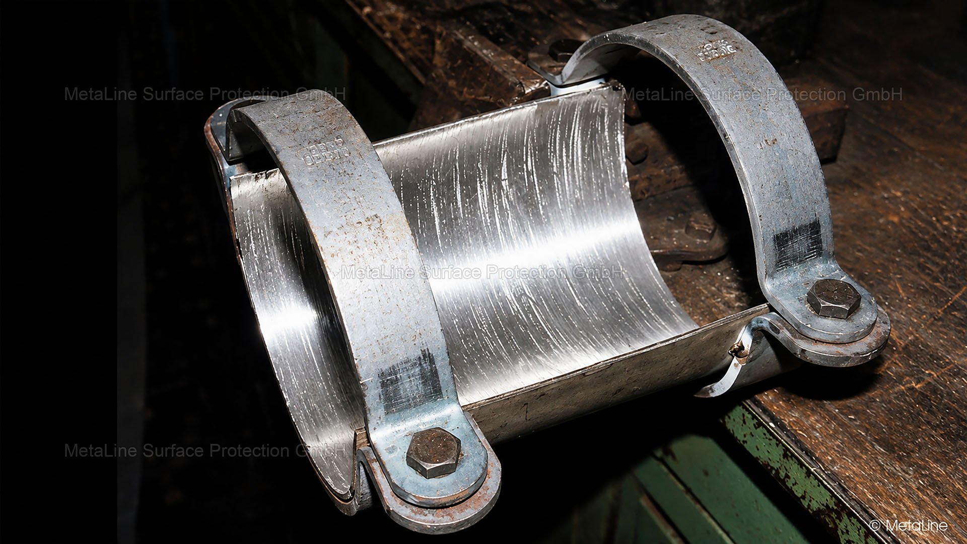 Pipe sealing - a perfect, screwable, metallic half-shell for maximum reinforcement/armoring of synthetic pipe repairs. Sealing could not be better!