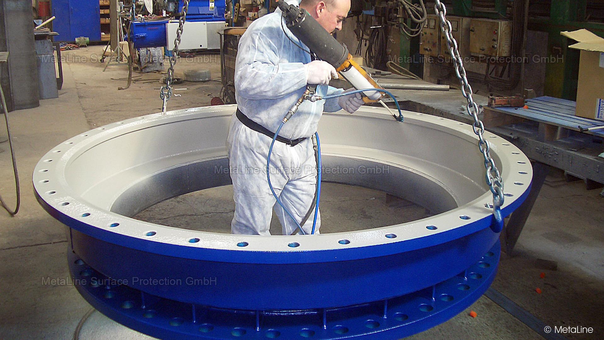 Revestimiento de válvula –Válvula de gran tamaño revestida y protegida en taller del fabricante español con MetaLine 785. Se ahorró el transporte a una empresa externa de vulcanizado…