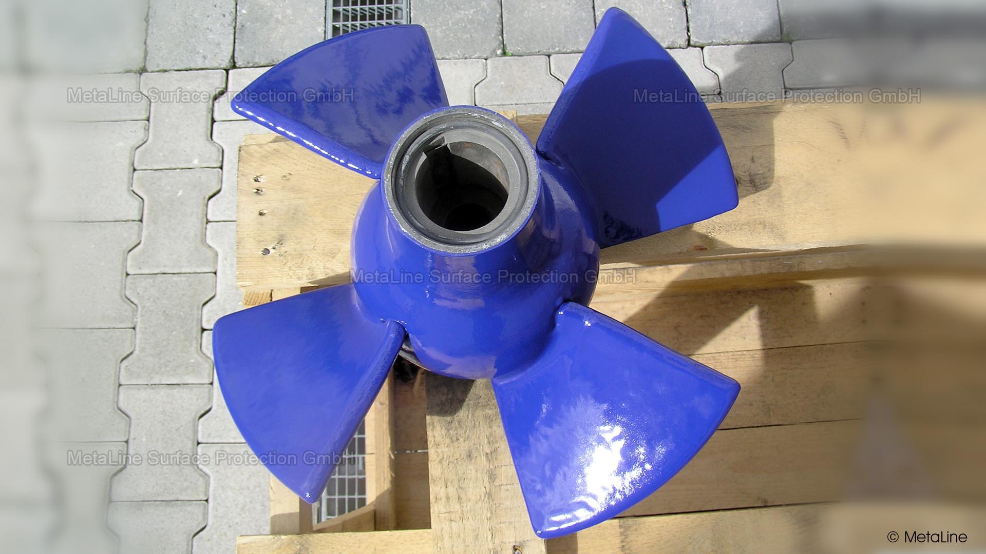 Revestimiento para mezcladoras: el efecto autolimpiante de la superficie del MetaLine 795 ayuda a que los procesos de mezcla sean más eficientes y a reducir las necesidades de mantenimiento. ¡Al final, esto se traduce en un ahorro de costos interesante y una optimización del funcionamiento!