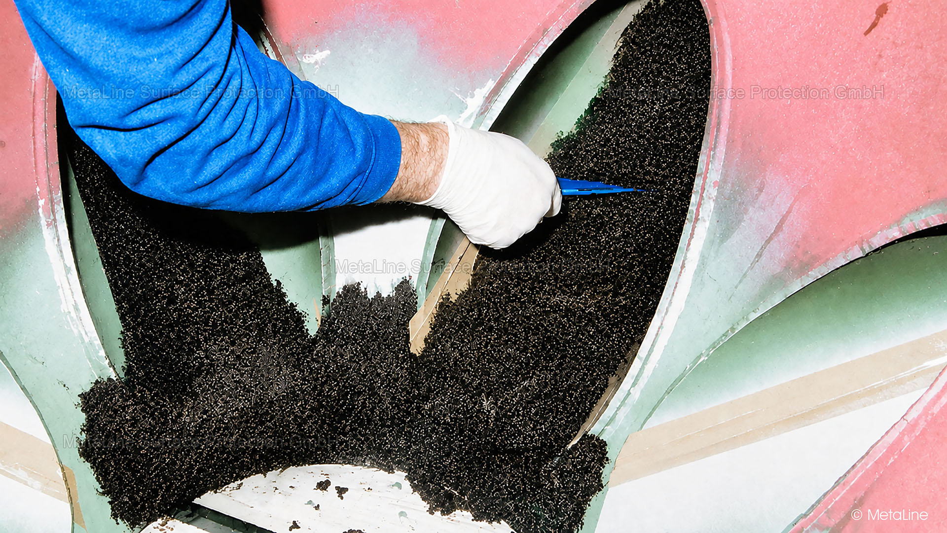 Feeding distributor during protective coating with MetaLine Ceramic Repair Compound CXL