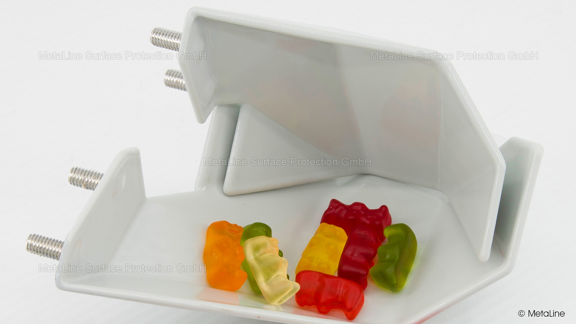 Rivestimento adatto al contatto con gli alimenti - il fatto che un rivestimento sia stato testato non significa che possa essere utilizzato in qualsiasi circostanza. Occorre infatti rispettare determinati limiti di temperatura, la durata del contatto è ben definita e, a seconda del Paese, si aggiungono ulteriori particolarità, come ad esempio il fatto che l’acqua potabile non sia controllata in base alle norme alimentari, ma secondo una propria classificazione