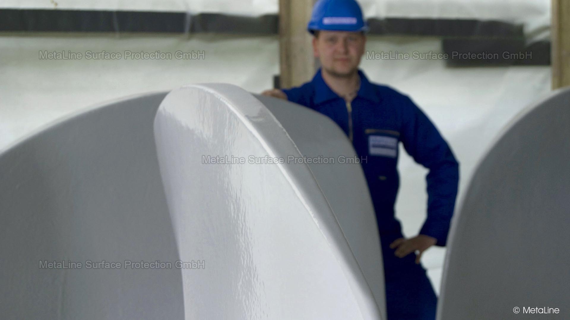 MetaLine 785 come protezione subacquea da 2,5 mm contro la corrosione e l'erosione su queste pale di una turbina Kaplan francese. Le superfici in gomma resistono alle sollecitazioni d'urto meglio dei rivestimenti duri e fragili!