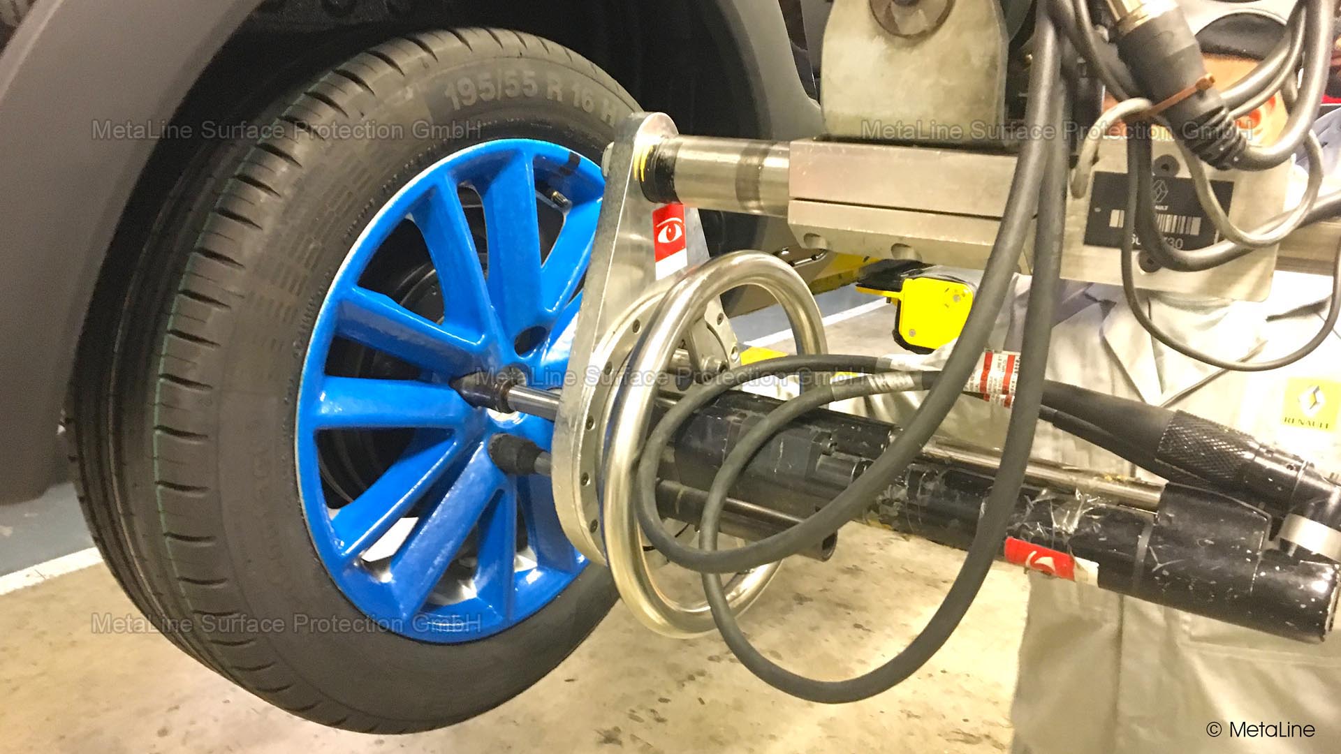 Revêtement de protection des jantes - un gabarit de montage élastique pour la fixation des jantes de véhicules. Les jantes de haute qualité sont protégées des rayures et des dommages à la peinture pendant le transport et/ou le montage. Un concept simple pour les composants sensibles . . .