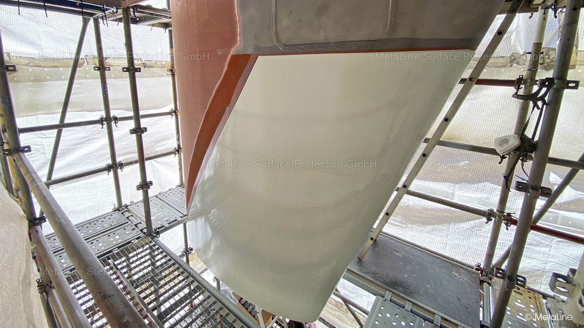 Rudder profile coating - MetaLine 785 has been used very successfully for over 10 years to protect the rudder profile of new-build frigates and corvettes. Locally where it is required and not on the entire rudder blade. Coating thickness from 2 to 6 mm (80 to 240 mils) seamless and absolutely flow harmonious!