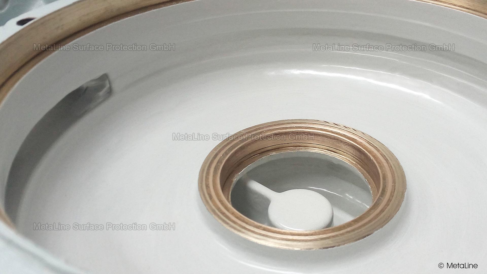 Revêtements de pompes - certains doutent de l'efficacité des revêtements de protection dans les pompes ? Nous n'irons pas jusque-là, mais nous sommes également d'avis que la plupart des matériaux de bricolage utilisables au pinceau ne constituent pas une solution technique durable. Comme souvent, tout dépend de la spécialisation du fournisseur de ces matériaux !
