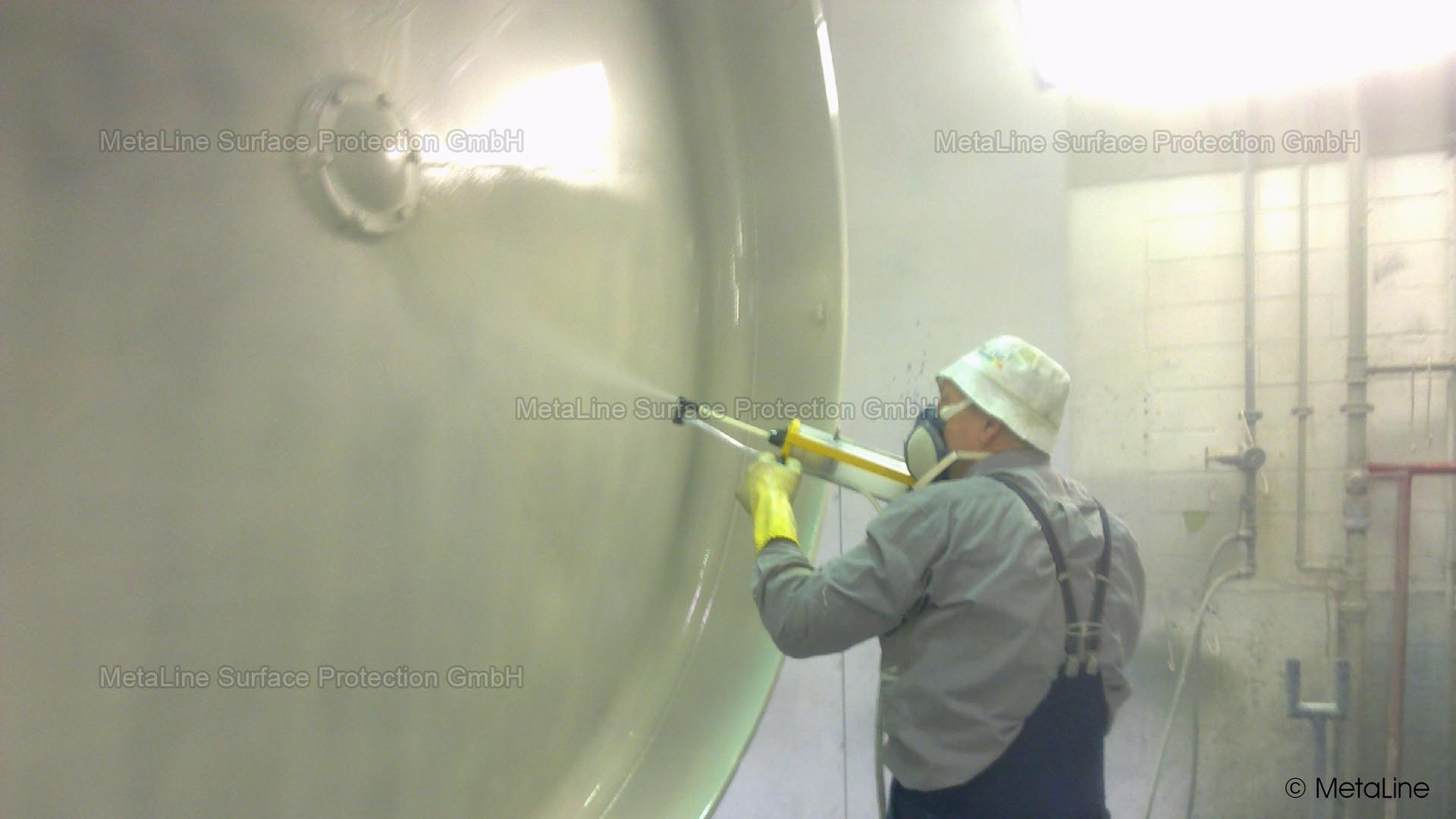 Покрытие дна сита - MetaLine 795 толщиной слоя около 1,5 мм на дне сита тумблерной сортировочной машины. Покрытие было нанесено в качестве OEM-покрытия на заводе южногерманского производителя оборудования.