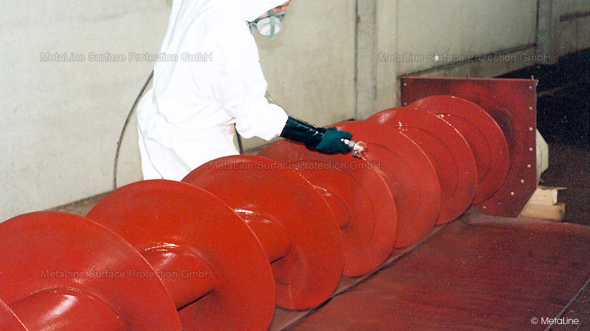 Protection anti-usure des vis sans fin - pendant le revêtement d'une vis sans fin avec un blindage élastomère MetaLine pour le transport à faible usure de pommes de terre dans la production d'amidon. Avec une conformité alimentaire et pharmaceutique. Est-ce bien raisonnable ? C'est toujours une décision au cas par cas. C'est pourquoi vous devriez nous en parler avant !