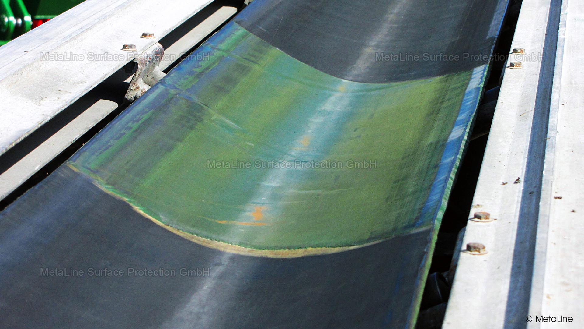 Repairing longitudinal cracks and coating of joints on conveyors