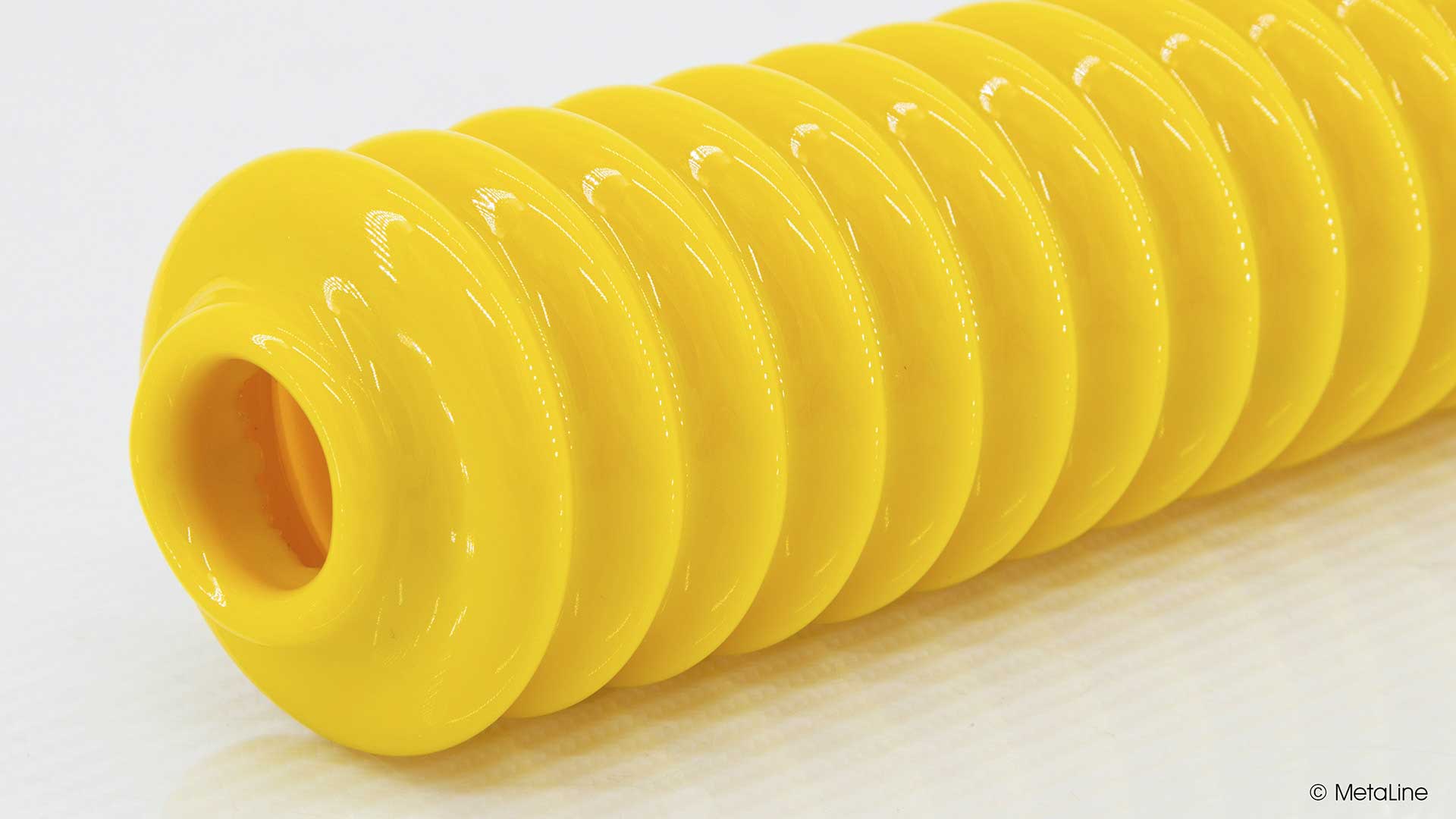 Rivestimento adatto al contatto con gli alimenti - se il materiale di base non è conforme alle norme alimentari, in molti casi è sufficiente rivestirlo! MetaLine aderisce a una vasta gamma di supporti ed è idoneo al contatto con gli alimenti secondo le norme della FDA statunitense