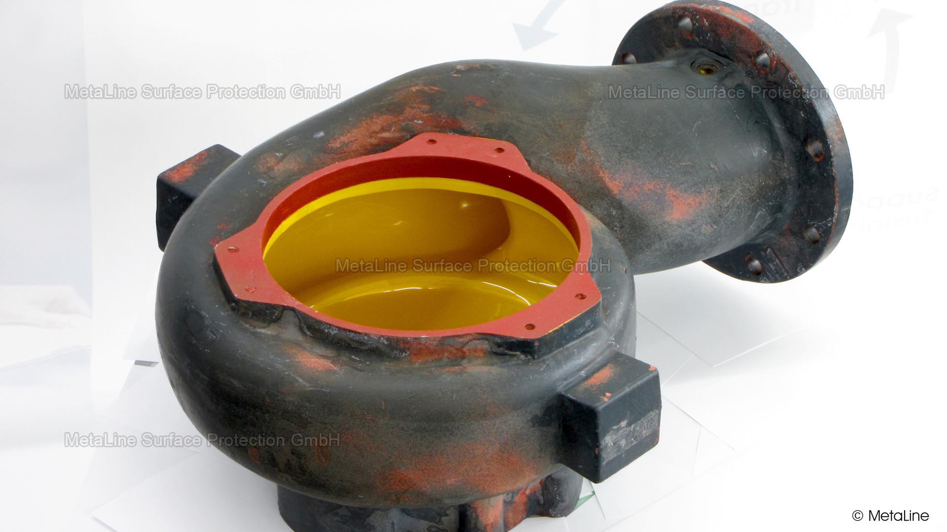 Revestimento de uma carcaça de uma bomba