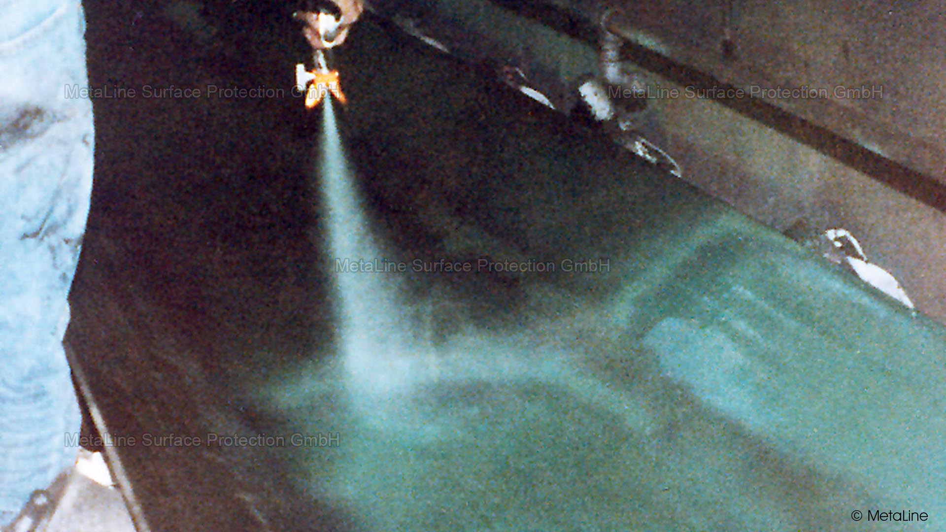 Conveyor belt coating - full-surface overcoating of a larger conveyor belt repair area with MetaLine. Please excuse the poor quality of the photo. It is not a studio photo but a real picture of a construction site