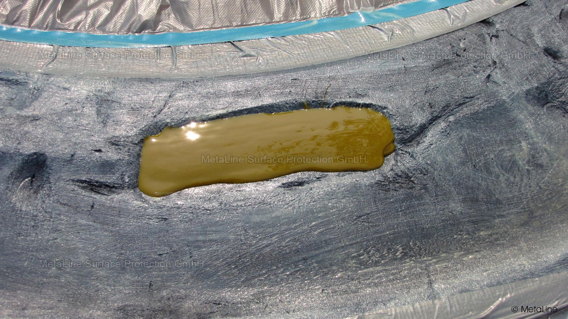 Tire repair - Partial repair of sidewall damage. Sealing with MetaLine 680 must be carried out in good time before irreparable damage occurs