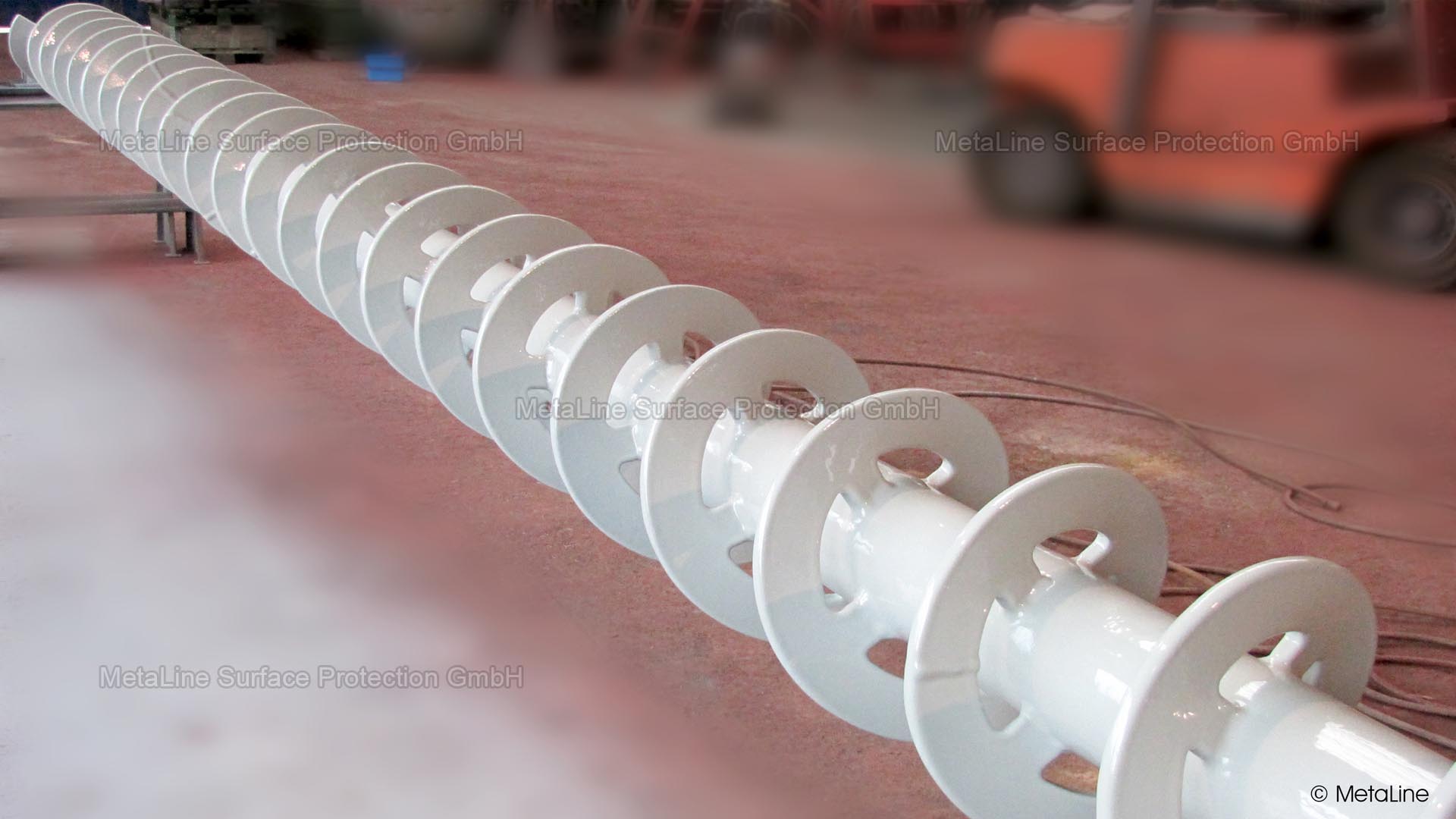 Uma transportadora sem fim com um comprimento superior a 10 m, revestida com uma combinação de MetaLine 785 e 795. Utilizada no sistema municipal de tratamento de resíduos orgânicos