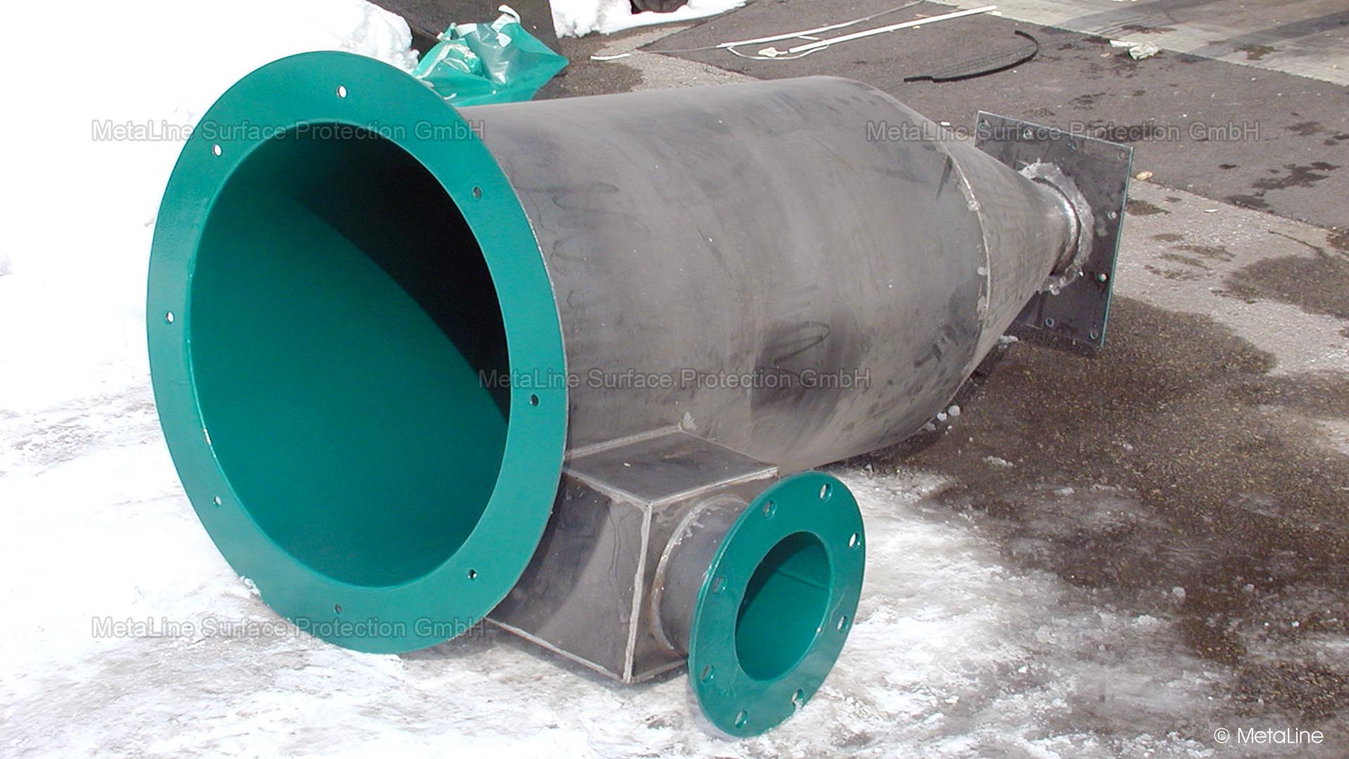Hydrocyclone lining - actually looks simple, but unfortunately it is not. The different diameters, the length and the cone at the end make coating this component considerably more difficult. A job that requires experience in dealing with sprayable wear protection coatings!